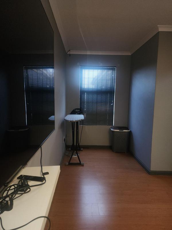 4 Bedroom Property for Sale in Pelikan Park Western Cape